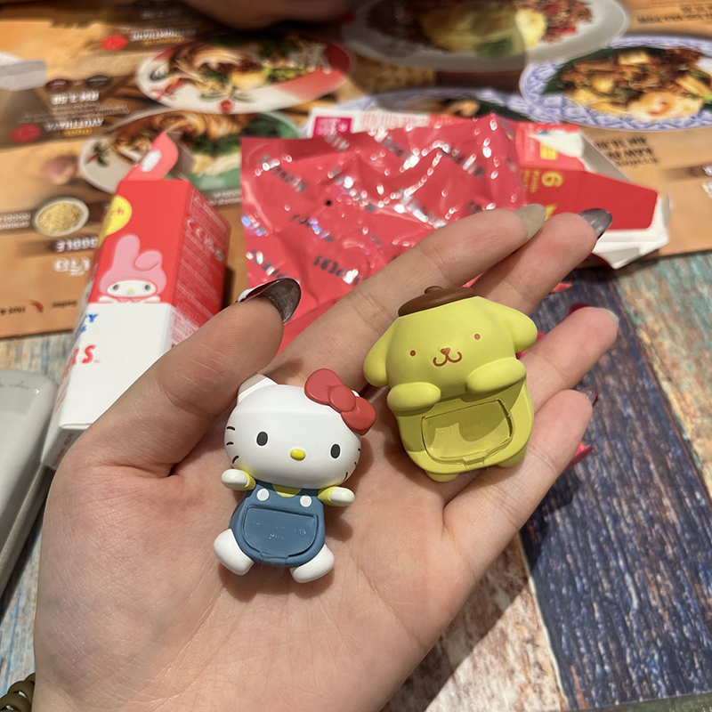 Phone Accessories Sonny Angel - Offizielle Sanrio-Kollaboration, Kawaii Hello Kitty/Kurumi, liegende
